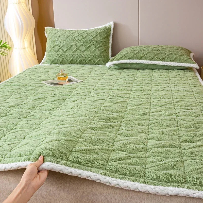 Grade A  Tafu Velvet Thicked Warm Bed Mat for Winter Sandwich Cotton Quilted Matress Pad